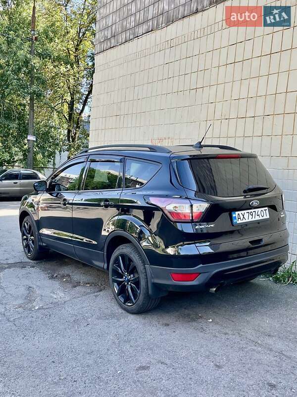 Внедорожник / Кроссовер Ford Escape 2018 в Киеве