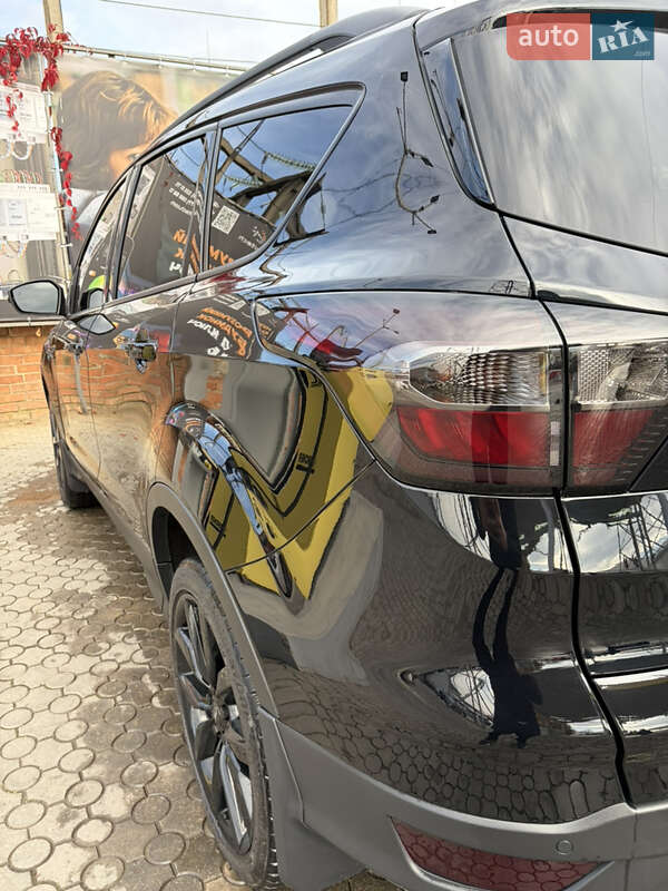 Внедорожник / Кроссовер Ford Escape 2017 в Черновцах