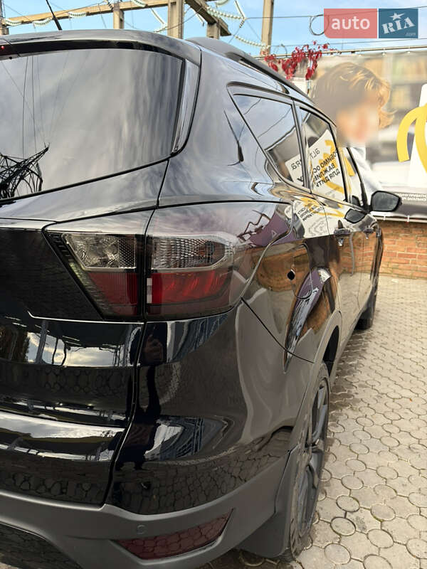 Внедорожник / Кроссовер Ford Escape 2017 в Черновцах