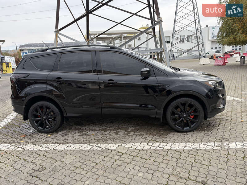 Внедорожник / Кроссовер Ford Escape 2017 в Черновцах