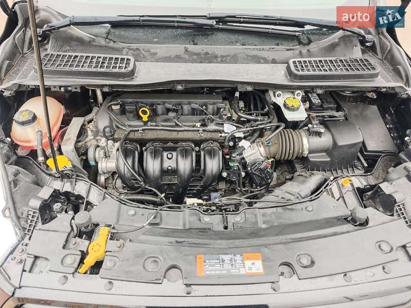 Позашляховик / Кросовер Ford Escape 2016 в Сумах