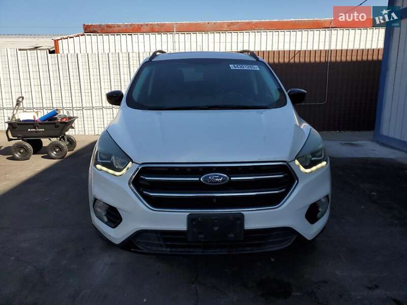 Внедорожник / Кроссовер Ford Escape 2016 в Виннице