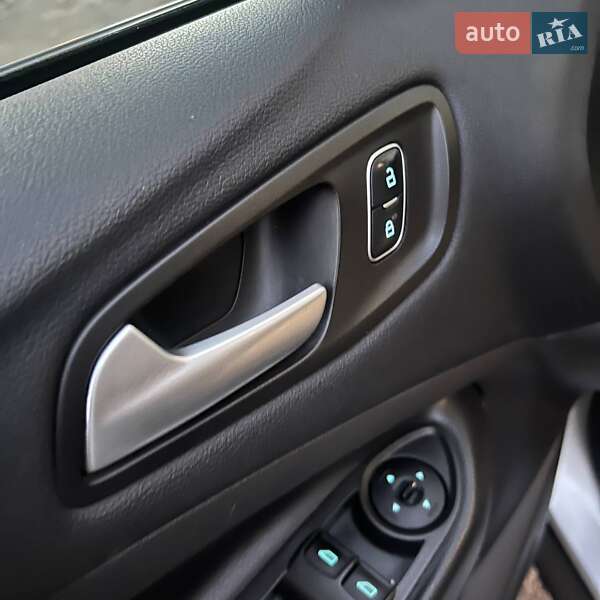 Внедорожник / Кроссовер Ford Escape 2018 в Львове