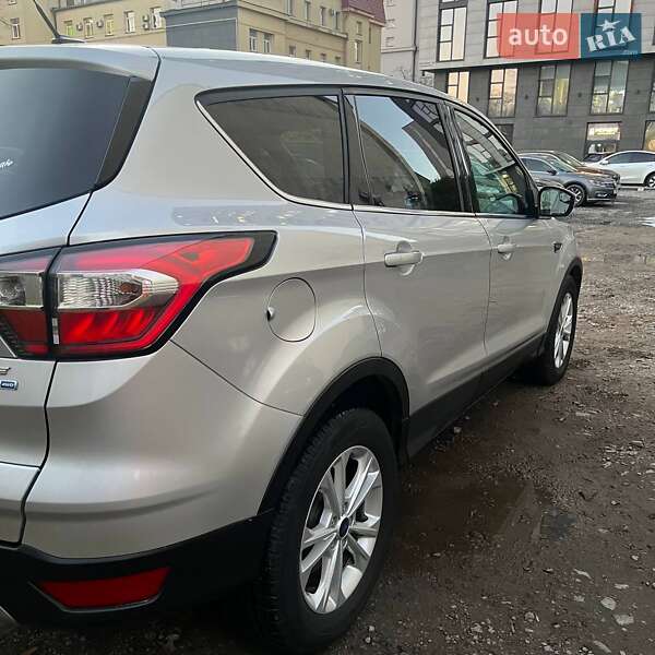 Внедорожник / Кроссовер Ford Escape 2018 в Львове