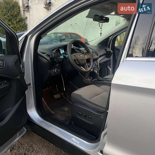 Внедорожник / Кроссовер Ford Escape 2018 в Львове