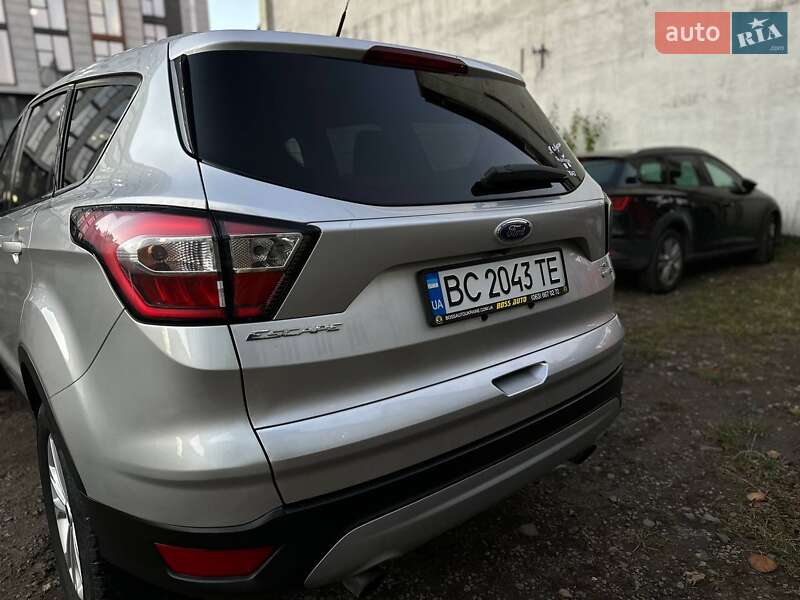 Внедорожник / Кроссовер Ford Escape 2018 в Львове