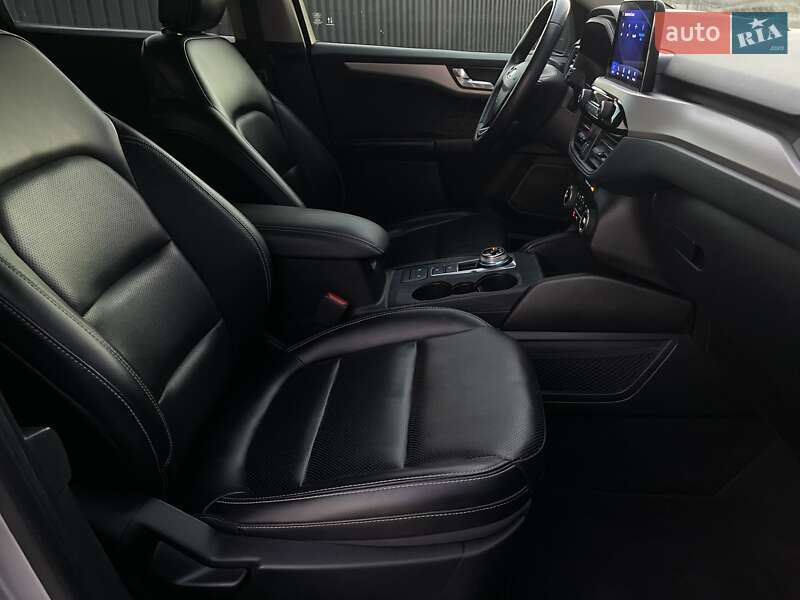 Внедорожник / Кроссовер Ford Escape 2020 в Стрые