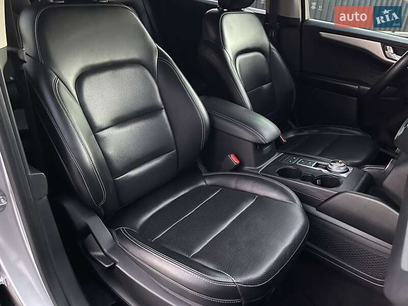 Внедорожник / Кроссовер Ford Escape 2020 в Стрые