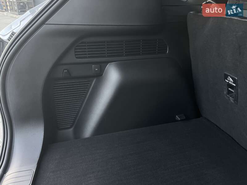 Внедорожник / Кроссовер Ford Escape 2020 в Стрые