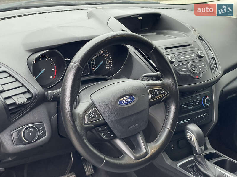 Внедорожник / Кроссовер Ford Escape 2017 в Лубнах