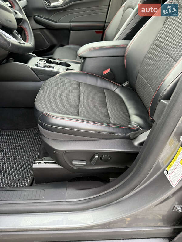 Позашляховик / Кросовер Ford Escape 2023 в Золочеві