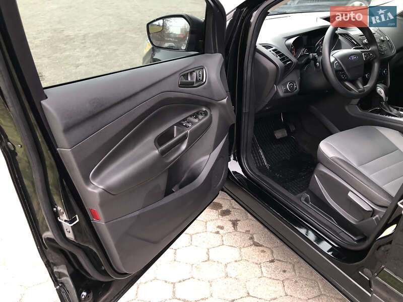 Внедорожник / Кроссовер Ford Escape 2017 в Ровно