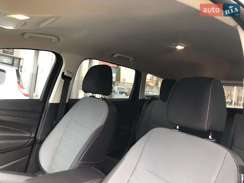 Внедорожник / Кроссовер Ford Escape 2017 в Ровно