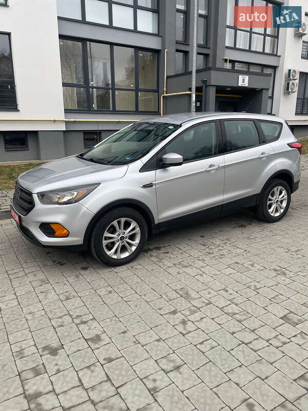 Внедорожник / Кроссовер Ford Escape 2019 в Новояворовске