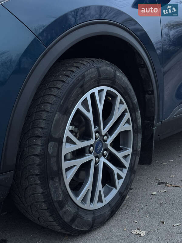 Внедорожник / Кроссовер Ford Escape 2019 в Первомайске