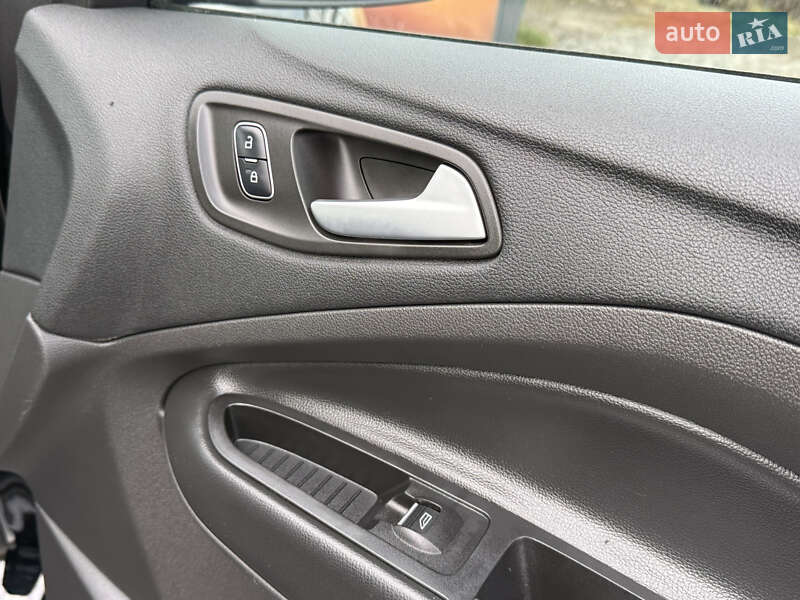 Позашляховик / Кросовер Ford Escape 2016 в Стрию