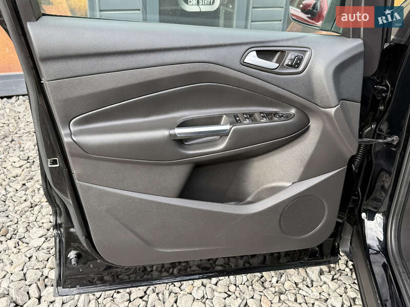 Позашляховик / Кросовер Ford Escape 2016 в Стрию