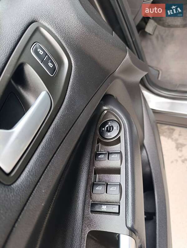 Внедорожник / Кроссовер Ford Escape 2018 в Смыге фото 24 Внедорожник / Кроссовер Ford Escape 2018 в Смыге