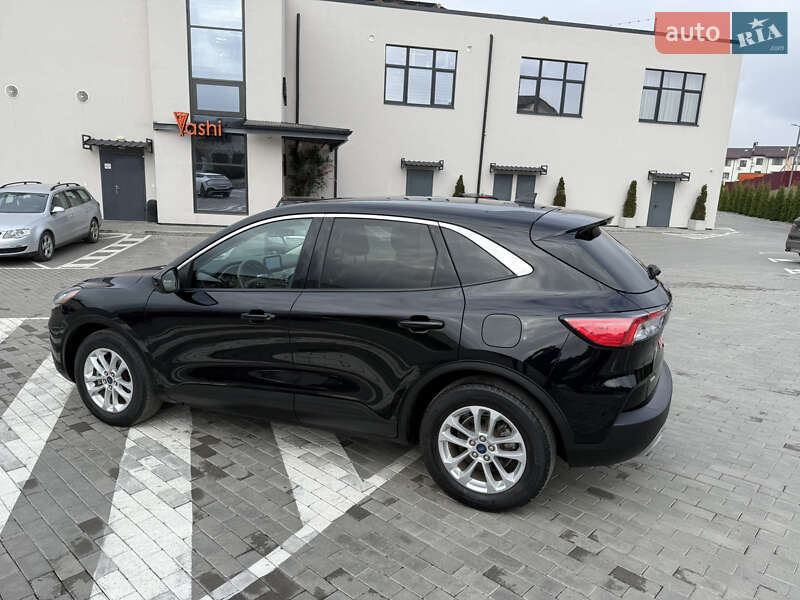 Позашляховик / Кросовер Ford Escape 2021 в Рівному