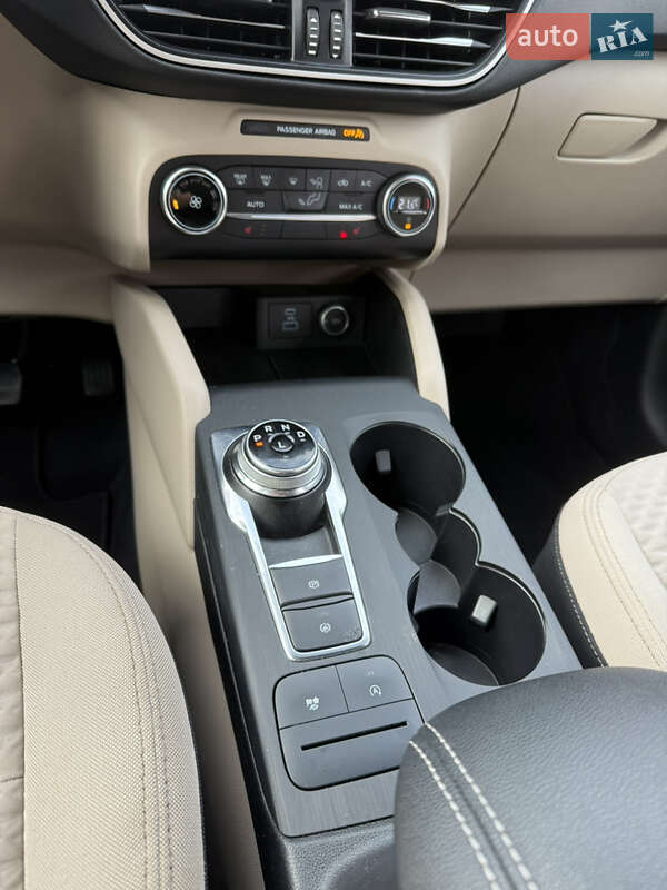 Позашляховик / Кросовер Ford Escape 2021 в Рівному