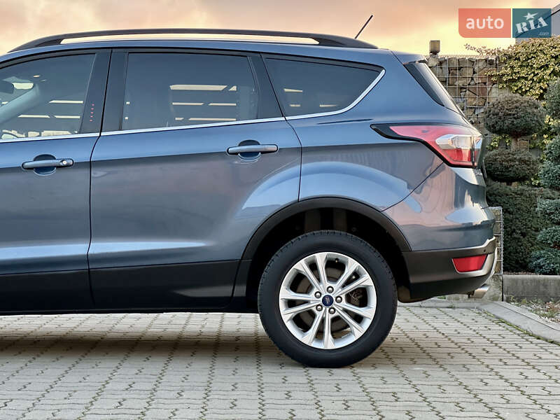 Позашляховик / Кросовер Ford Escape 2017 в Стрию