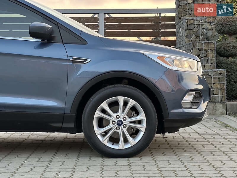 Позашляховик / Кросовер Ford Escape 2017 в Стрию