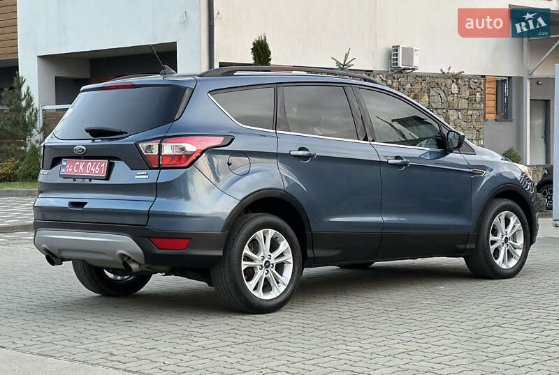 Позашляховик / Кросовер Ford Escape 2017 в Стрию