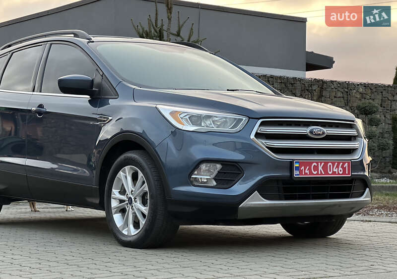 Позашляховик / Кросовер Ford Escape 2017 в Стрию