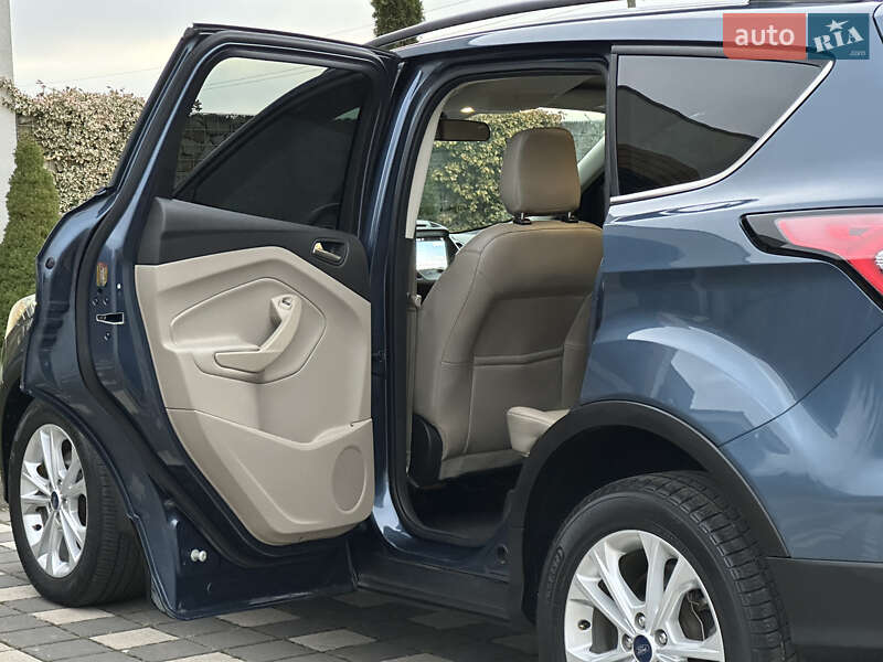 Позашляховик / Кросовер Ford Escape 2017 в Стрию