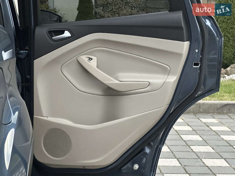 Позашляховик / Кросовер Ford Escape 2017 в Стрию