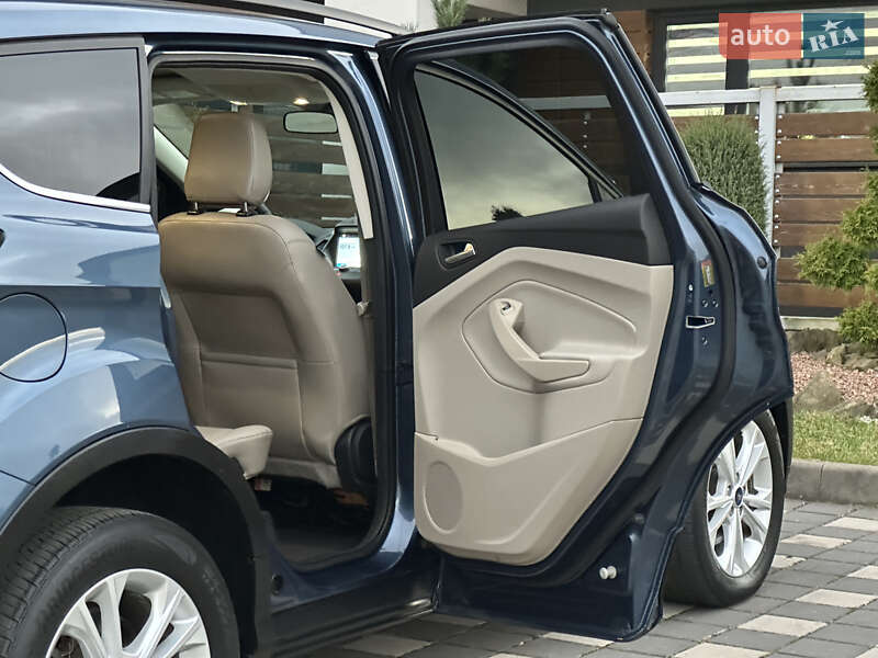 Позашляховик / Кросовер Ford Escape 2017 в Стрию