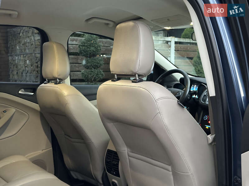 Позашляховик / Кросовер Ford Escape 2017 в Стрию