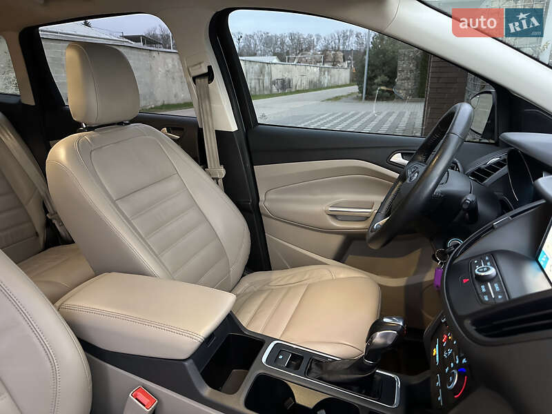 Позашляховик / Кросовер Ford Escape 2017 в Стрию