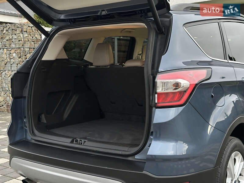 Позашляховик / Кросовер Ford Escape 2017 в Стрию