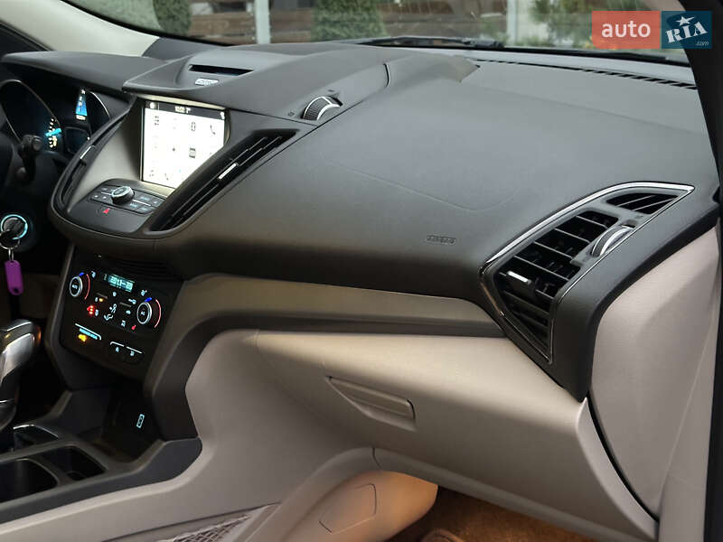 Позашляховик / Кросовер Ford Escape 2017 в Стрию