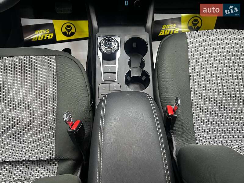 Позашляховик / Кросовер Ford Escape 2020 в Чернівцях