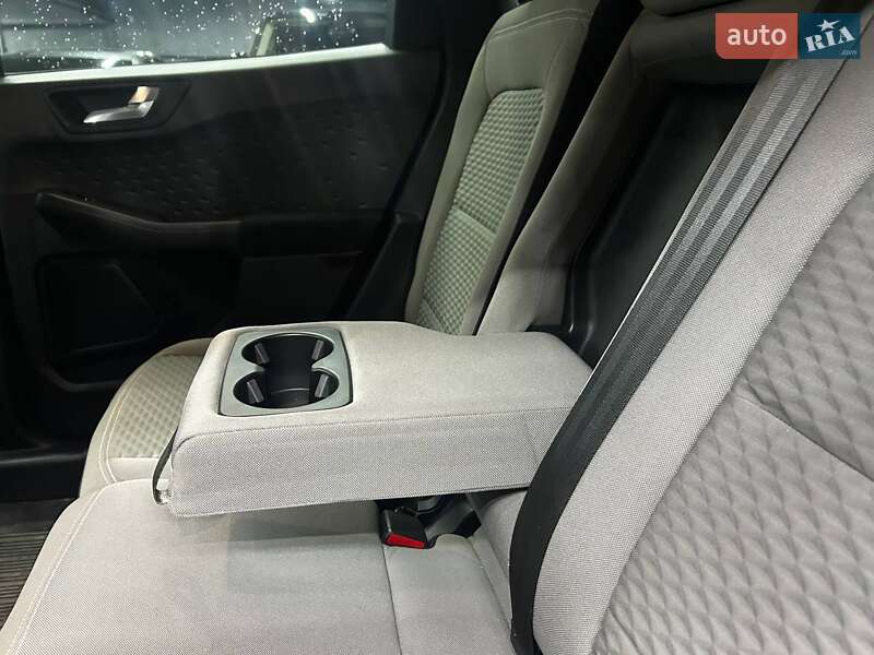 Позашляховик / Кросовер Ford Escape 2020 в Чернівцях