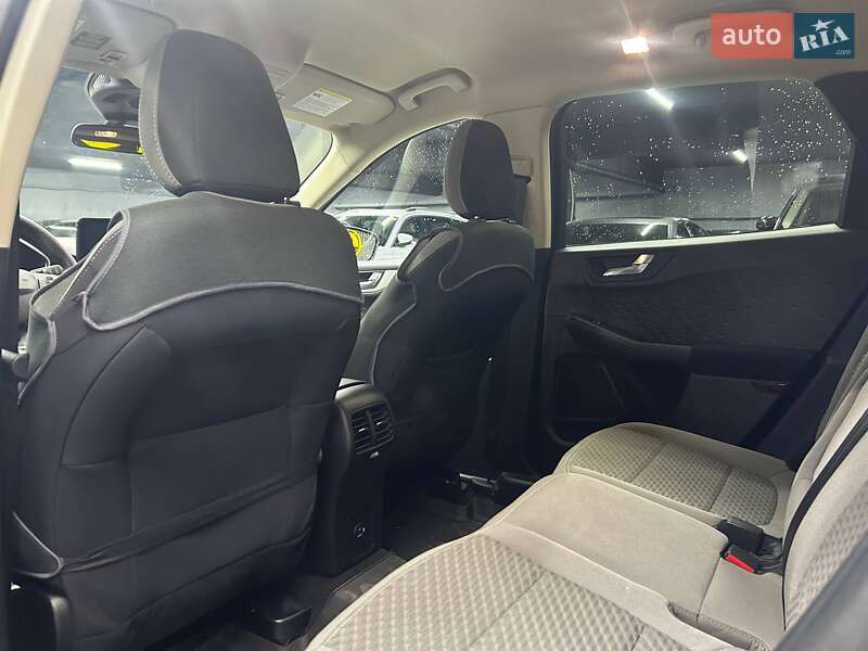 Позашляховик / Кросовер Ford Escape 2020 в Чернівцях