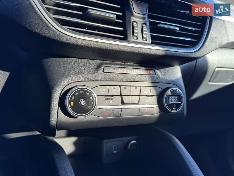 Позашляховик / Кросовер Ford Escape 2019 в Стрию