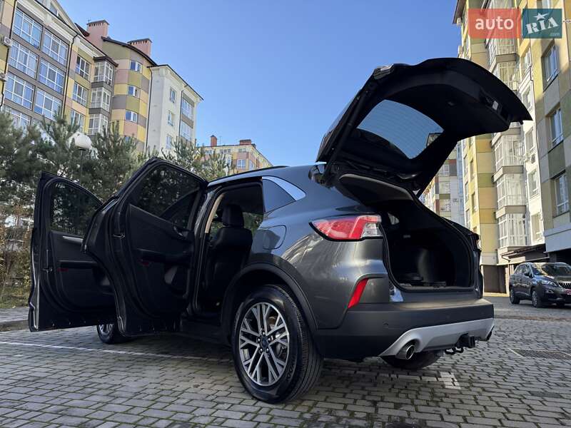 Внедорожник / Кроссовер Ford Escape 2019 в Ивано-Франковске