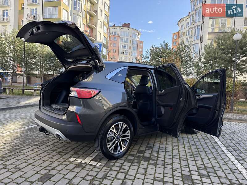 Внедорожник / Кроссовер Ford Escape 2019 в Ивано-Франковске