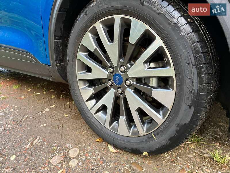 Внедорожник / Кроссовер Ford Escape 2019 в Ивано-Франковске