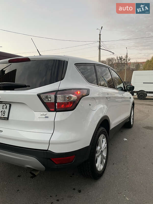 Позашляховик / Кросовер Ford Escape 2017 в Чернівцях фото 5 Позашляховик / Кросовер Ford Escape 2017 в Чернівцях