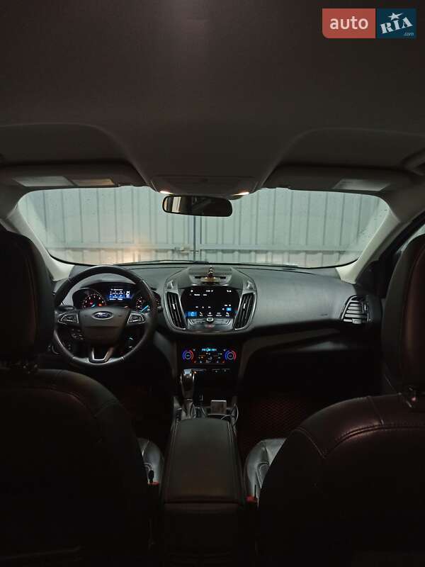 Внедорожник / Кроссовер Ford Escape 2017 в Виннице