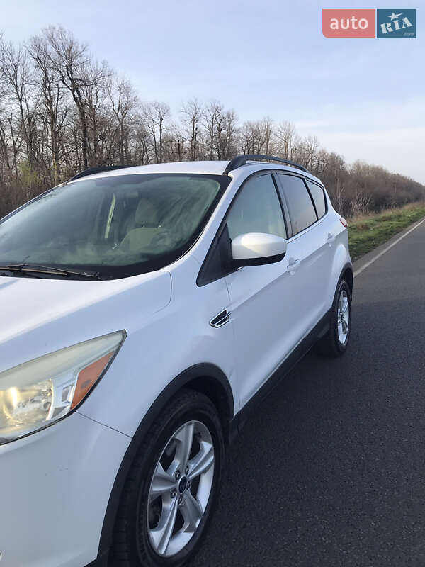 Внедорожник / Кроссовер Ford Escape 2013 в Окнах