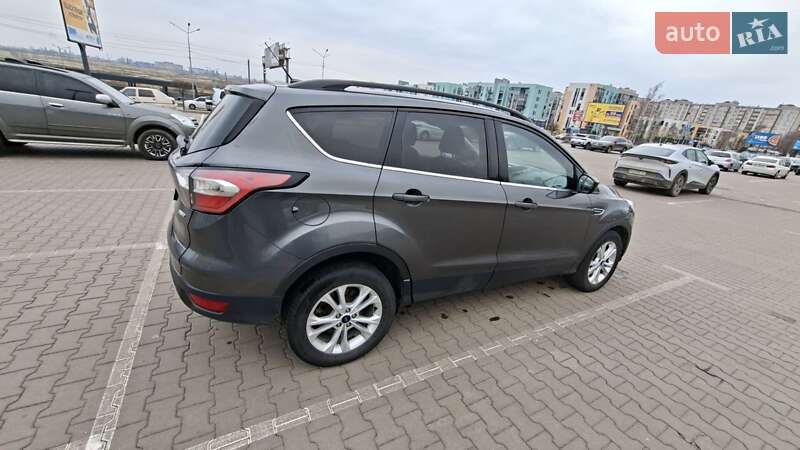 Внедорожник / Кроссовер Ford Escape 2016 в Софиевской Борщаговке