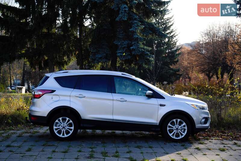 Позашляховик / Кросовер Ford Escape 2017 в Житомирі