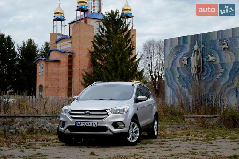 Позашляховик / Кросовер Ford Escape 2017 в Житомирі