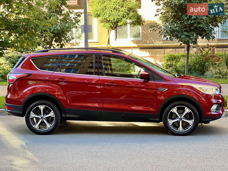 Внедорожник / Кроссовер Ford Escape 2018 в Киеве