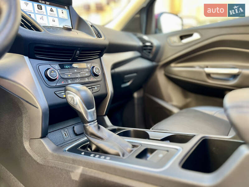 Внедорожник / Кроссовер Ford Escape 2018 в Киеве